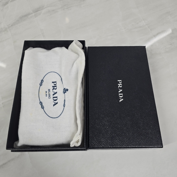 Prada Wallet on Chain/Clutch - Picture 13 of 13